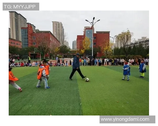 以足球星水杯为核心探索运动激情与青春梦想的无限能量之源 以足球星水杯为核心探索运动激情与青春梦想的无限能量之源