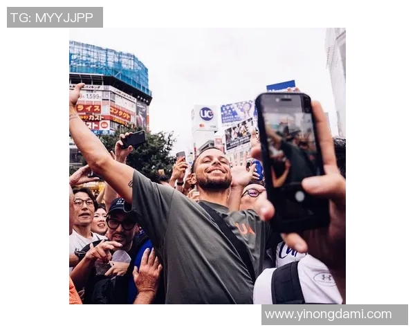 在异国街头偶遇足球球星那一刻的震撼与惊喜 在异国街头偶遇足球球星那一刻的震撼与惊喜